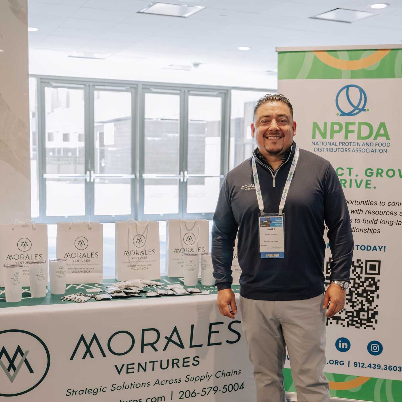 javier-at-tradeshow